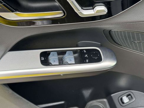 Used 2024 Mercedes-Benz GLC 300 4MATIC image 16