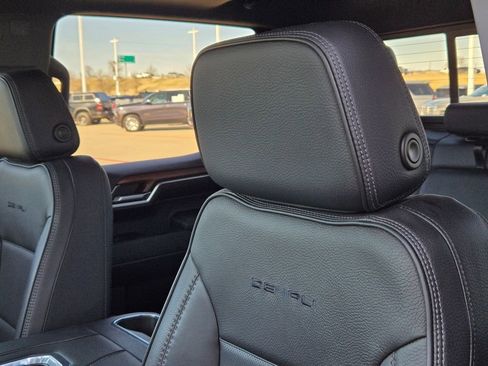 Used 2022 GMC Sierra 1500 Denali w/ Denali Reserve Package image 12