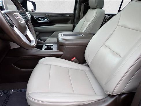 Used 2022 GMC Yukon SLT w/ SLT Luxury Package AWD/4WD image 16