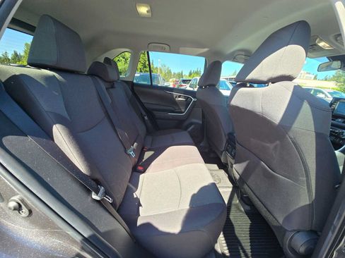 Used 2022 Toyota RAV4 XLE w/ XLE Grade Weather Package AWD/4WD image 12
