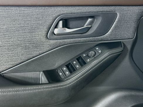 Used 2023 Nissan Rogue SV FWD image 24