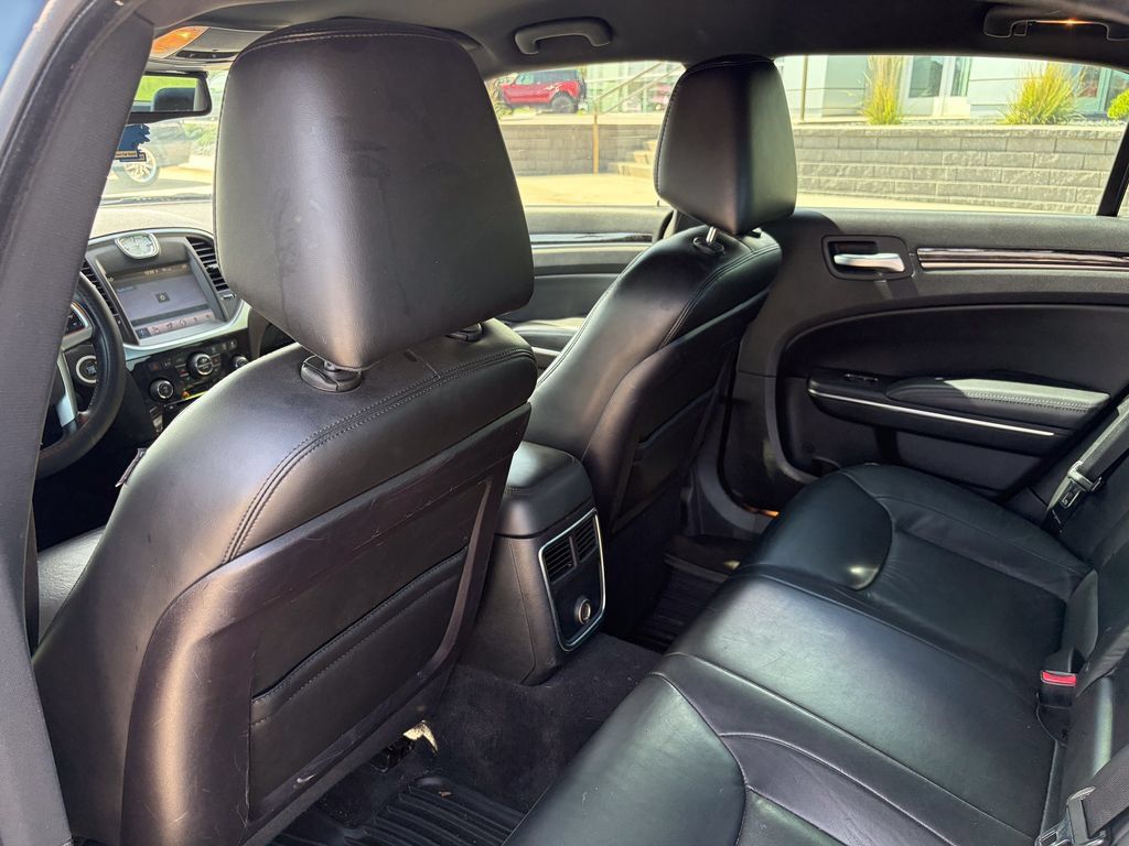 Used 2011 Chrysler 300 Limited RWD image 12