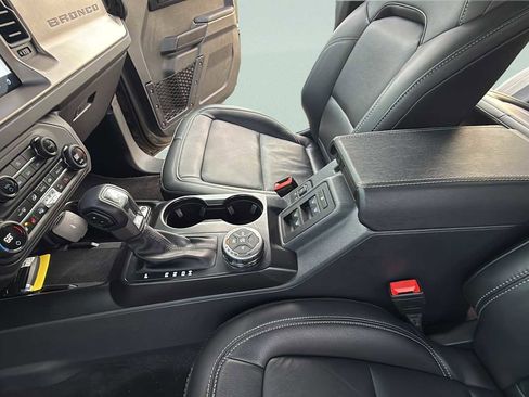 Used 2025 Ford Bronco Outer Banks image 27
