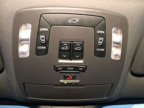 Used 2022 Toyota Sienna XSE w/ XSE Plus Package image 29