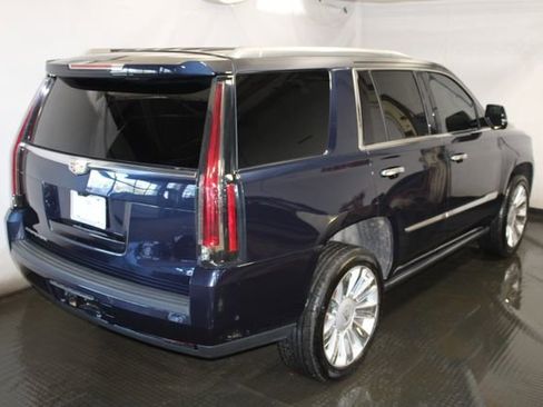 Used 2019 Cadillac Escalade Platinum AWD/4WD image 4