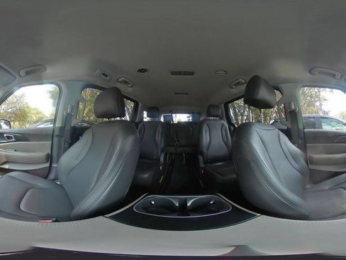 Used 2026 Kia Carnival FWD image 42