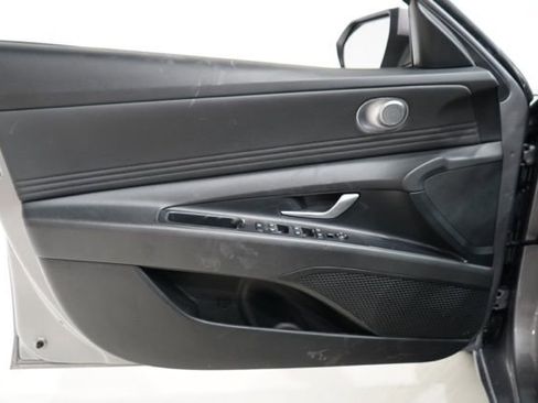 Used 2025 Hyundai Elantra SEL image 20