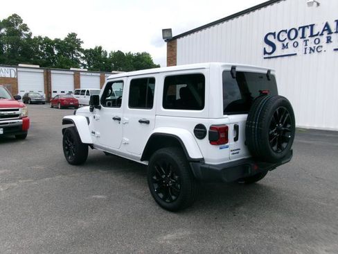 Used 2025 Jeep Wrangler Unlimited Sahara w/ Safety Group AWD/4WD image 8