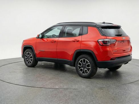 Used 2025 Jeep Compass Trailhawk AWD/4WD image 6