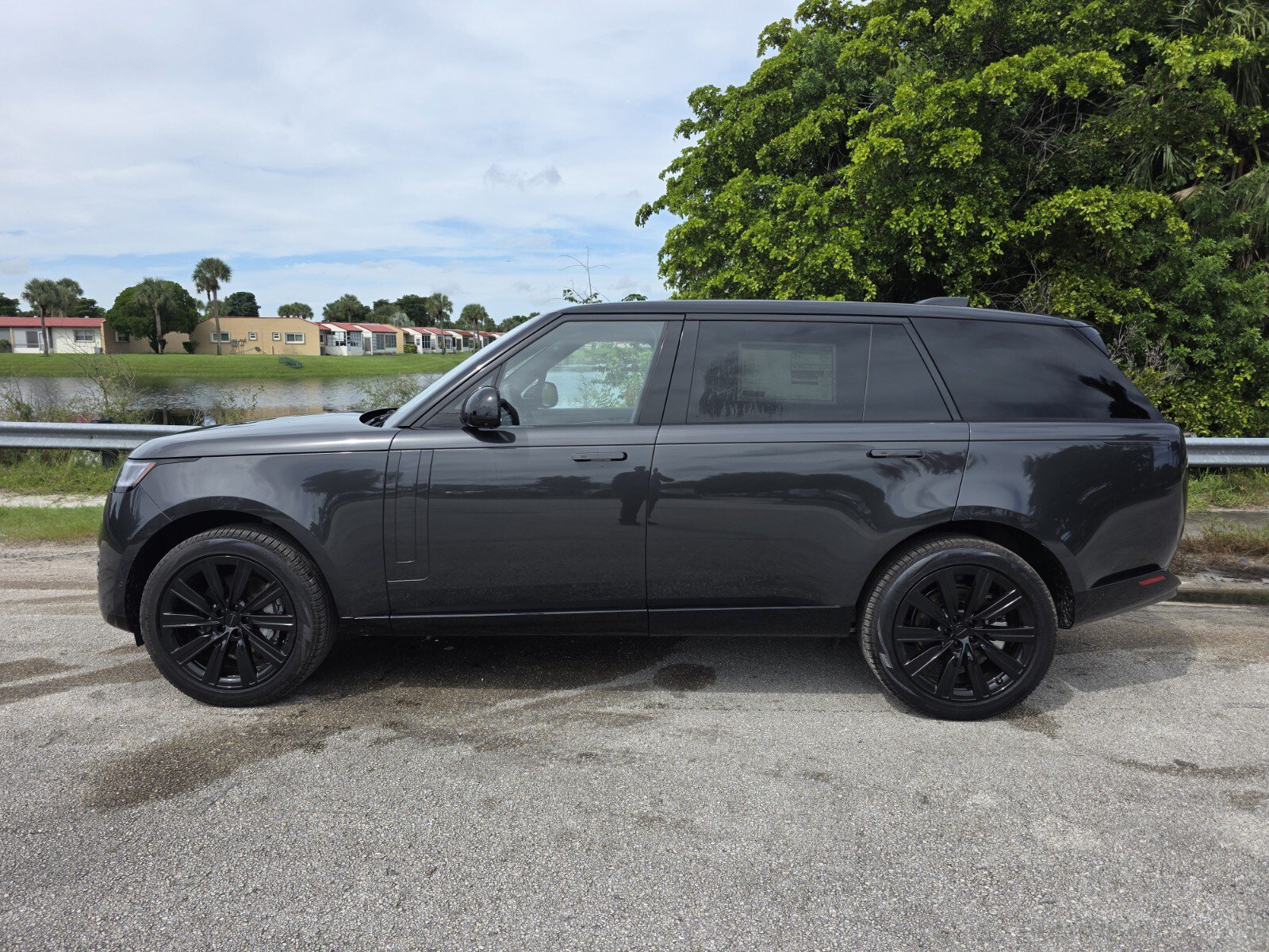 New 2026 Land Rover Range Rover Long Wheelbase SE AWD/4WD image 7
