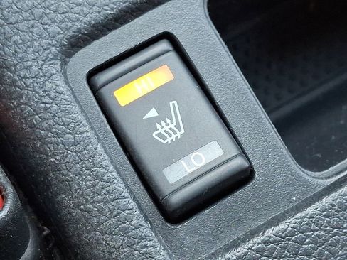 Used 2018 Nissan Rogue SV image 23