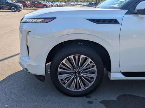 Used 2025 INFINITI QX80 Sensory AWD/4WD image 11