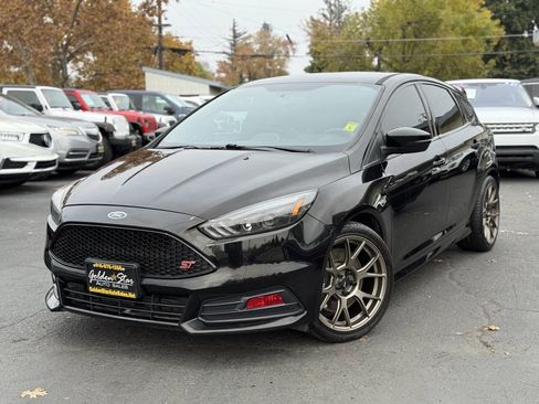 Used 2018 Ford Focus ST image 1