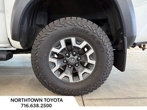 Used 2019 Toyota Tacoma TRD Off-Road AWD/4WD image 13
