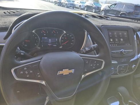 Used 2022 Chevrolet Equinox LS w/ LS Convenience Package FWD image 8