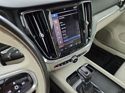 Used 2021 Volvo V60 T5 Cross Country image 29