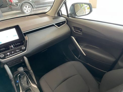 Used 2025 Toyota Corolla Cross LE image 33