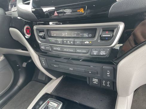 Used 2016 Honda Pilot Touring image 30