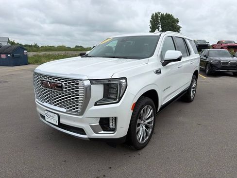 Used 2021 GMC Yukon Denali w/ Denali Premium Package AWD/4WD image 3