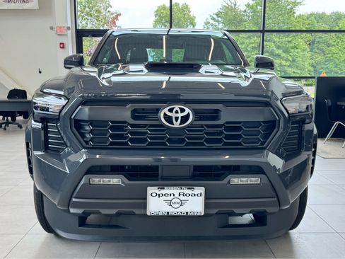 Used 2025 Toyota Tacoma TRD Sport AWD/4WD image 2