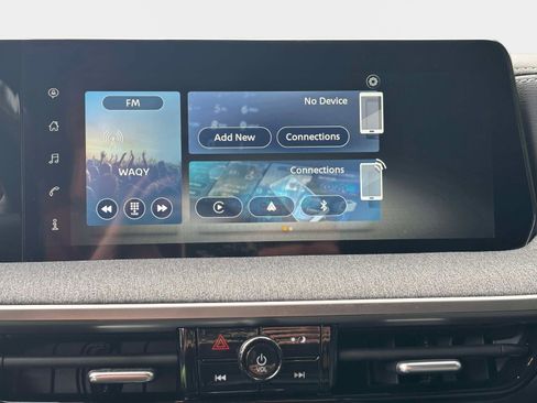 Used 2025 Nissan Kicks SV image 17