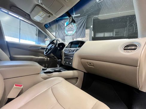 Used 2017 Nissan Pathfinder SL AWD/4WD image 18
