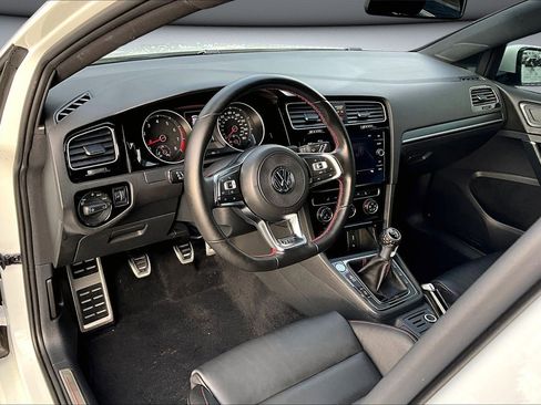 Used 2020 Volkswagen GTI SE image 15