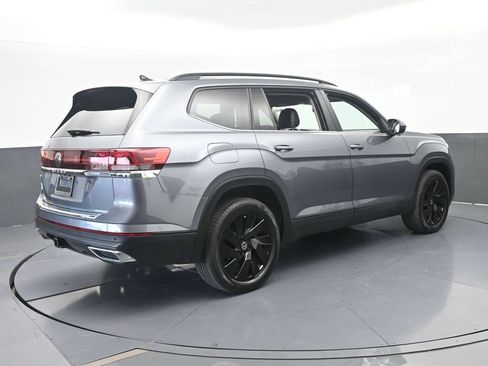 Used 2024 Volkswagen Atlas SE w/ Panoramic Sunroof Package FWD image 6