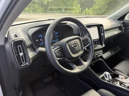 Used 2023 Volvo XC40 B5 Plus w/ Climate Package AWD/4WD image 6