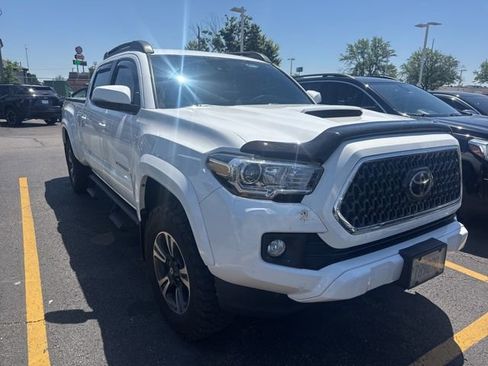 Used 2019 Toyota Tacoma TRD Sport AWD/4WD image 9