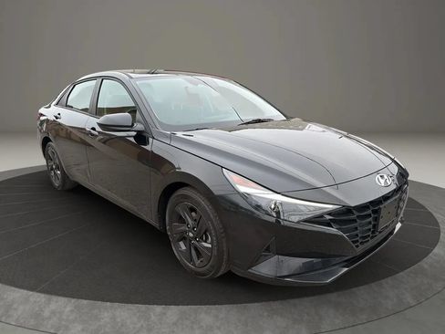 Used 2021 Hyundai Elantra SEL w/ Cargo Package FWD image 3