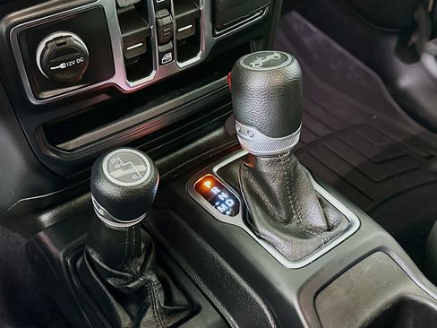 Used 2019 Jeep Wrangler Unlimited Sport S image 23