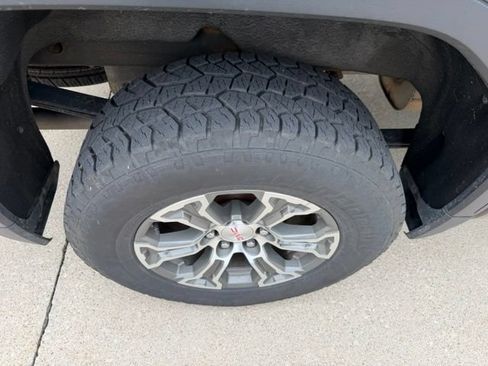 Used 2019 GMC Sierra 1500 SLE w/ SLE Value Package AWD/4WD image 13