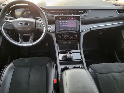 Used 2025 Jeep Grand Cherokee L Altitude image 14