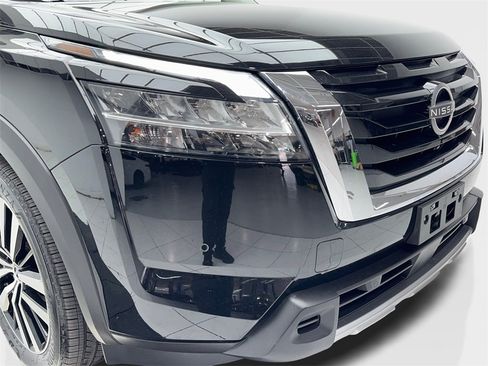 Used 2024 Nissan Pathfinder Platinum w/ Cargo Package image 3