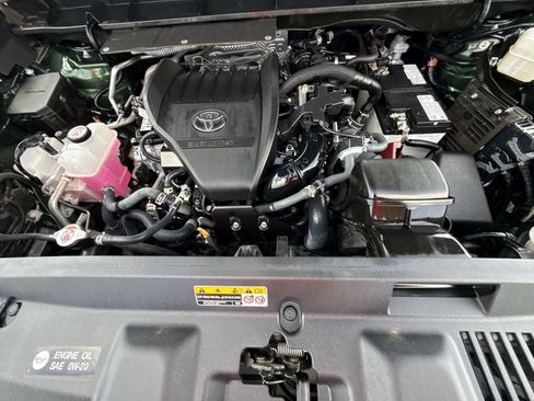 Certified 2024 Toyota Highlander XLE FWD image 18
