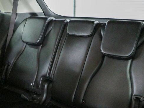 Used 2025 Kia Carnival FWD image 25
