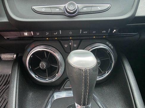 Used 2021 Chevrolet Camaro LT image 25