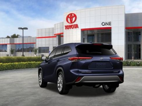 New 2026 Toyota Highlander Limited image 8