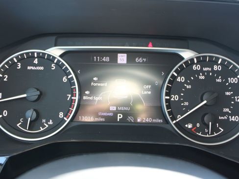 Used 2025 Nissan Pathfinder SL FWD image 36