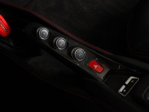 Used 2022 Ferrari F8 Tributo RWD image 33