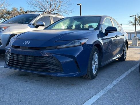 Used 2025 Toyota Camry LE image 15