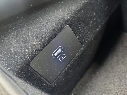 Used 2025 Genesis G70 2.5T w/ Sport Prestige Package image 26