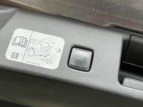 Used 2020 Ford Escape SEL image 10