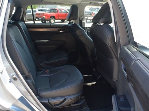 Used 2023 Toyota Highlander Limited AWD/4WD image 5