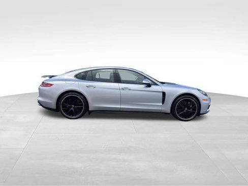 Used 2017 Porsche Panamera RWD image 6