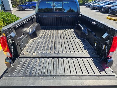 Used 2016 Toyota Tacoma TRD Sport w/ Towing Package AWD/4WD image 13