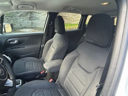 Used 2021 Jeep Renegade Latitude image 18