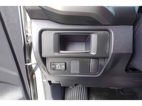 Used 2017 Toyota Tacoma SR5 w/ Tow Package AWD/4WD image 12
