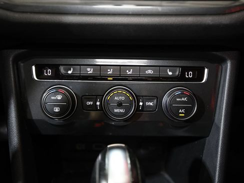 Used 2018 Volkswagen Tiguan SE w/ 18" Alloy Wheels Package FWD image 21